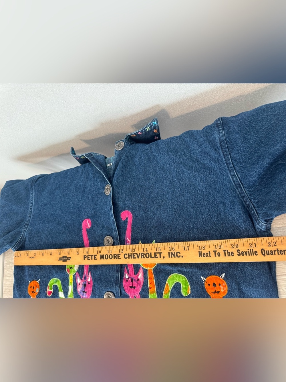 Life Style Denim Jacket Embroidered Whimsical Cat Artsy Kitschy Funky Large - Picture 7 of 8